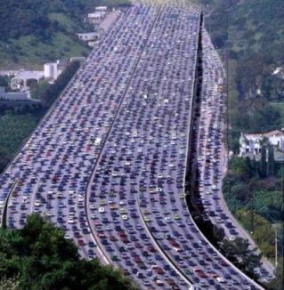 Cel mai mare blocaj rutier din istorie: Mii de maşini blocate 10 zile! (VIDEO)